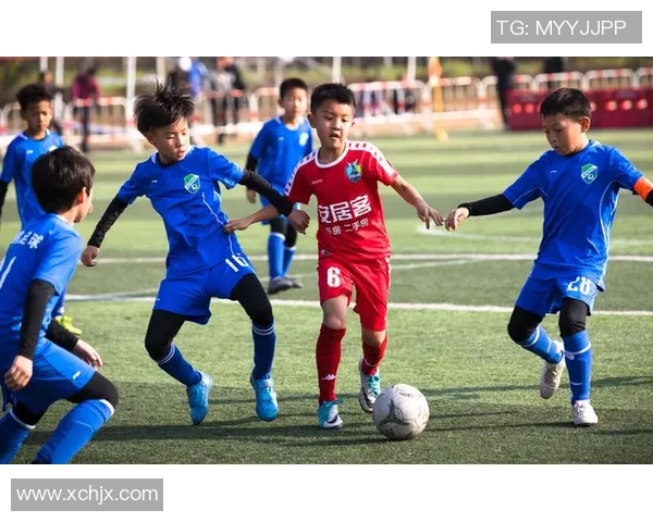 小小足球场上的巨星梦想u10足球明星的成长之路与未来展望